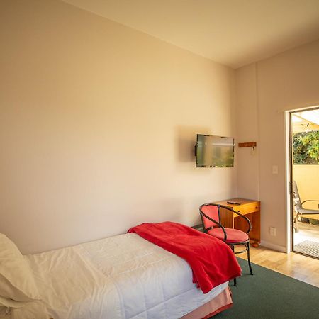 Ropatinis Bed & Breakfast Fox Glacier Exterior photo