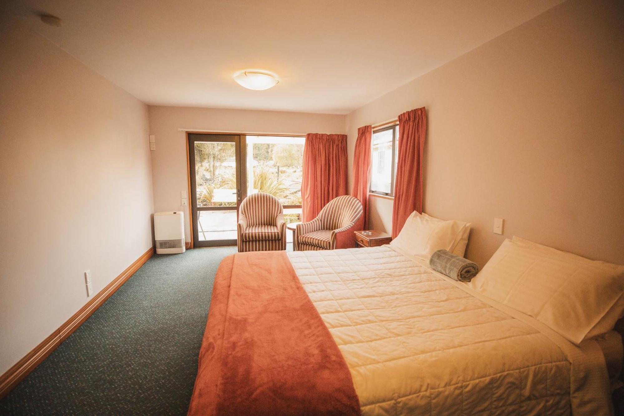Ropatinis Bed & Breakfast Fox Glacier Exterior photo