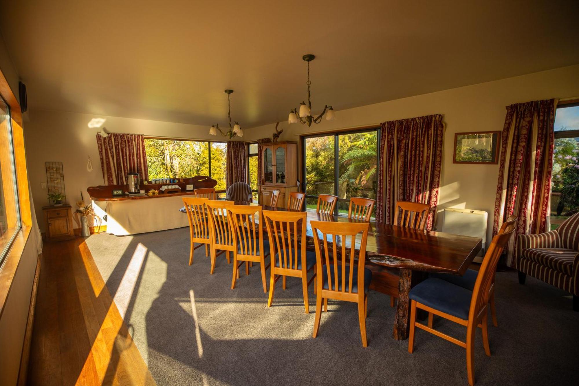 Ropatinis Bed & Breakfast Fox Glacier Exterior photo